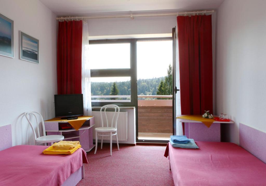 Perelka Natura Tour Hotell Cisna Exteriör bild